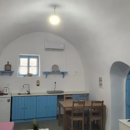 Kamaraki Aroniadika Kythira Town