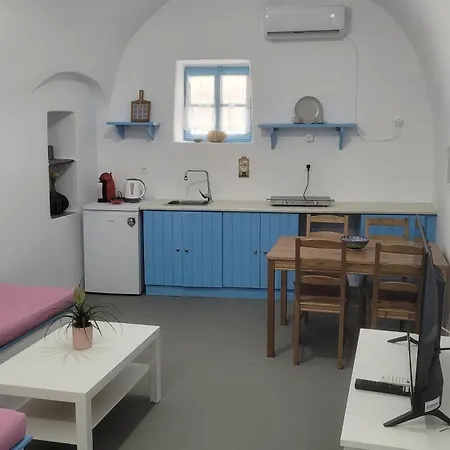 Kamaraki Aroniadika Apartment *
