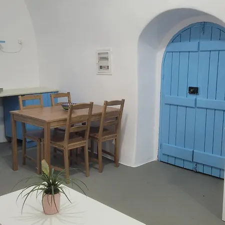 Apartment Kamaraki Aroniadika